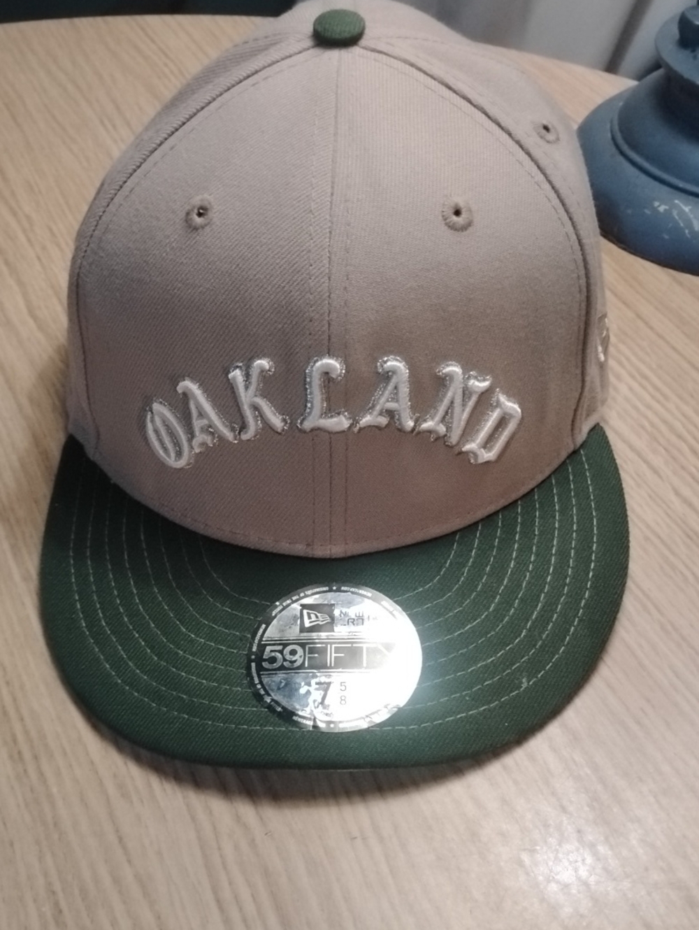 New Era Oakland Two-Tone Snapback Cap - Tan Crown with Dark Green Visor
